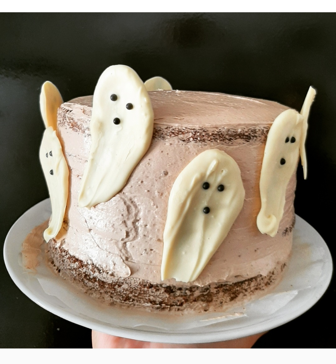 Brushstroke Ghost Halloween Cake